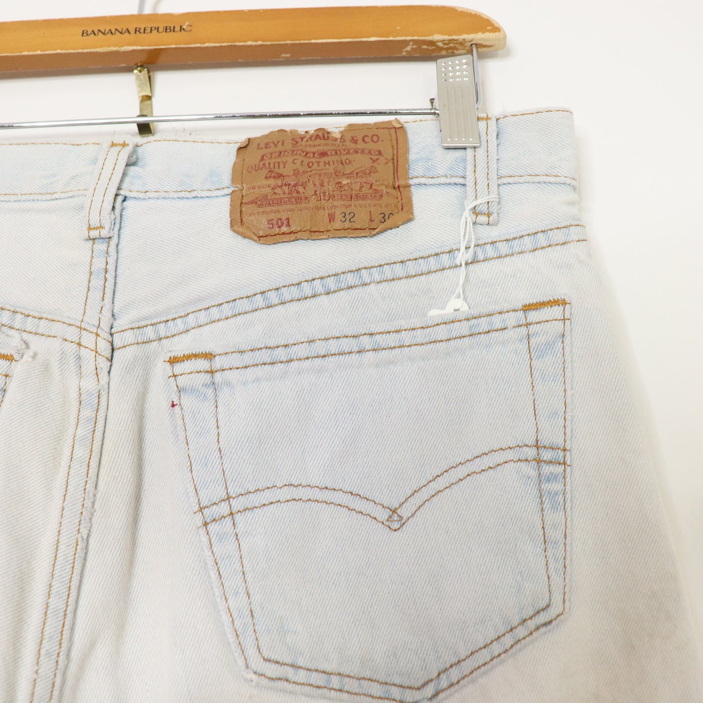 Vintage 90's Levi’s 501 Men's Button Fly Light Blue Jeans Size 32x30 Made in USA